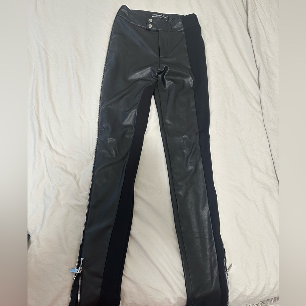 Black Faux Leather Pants with Zipper Detail Maniere de Voir
6 - Picture 2 of 3